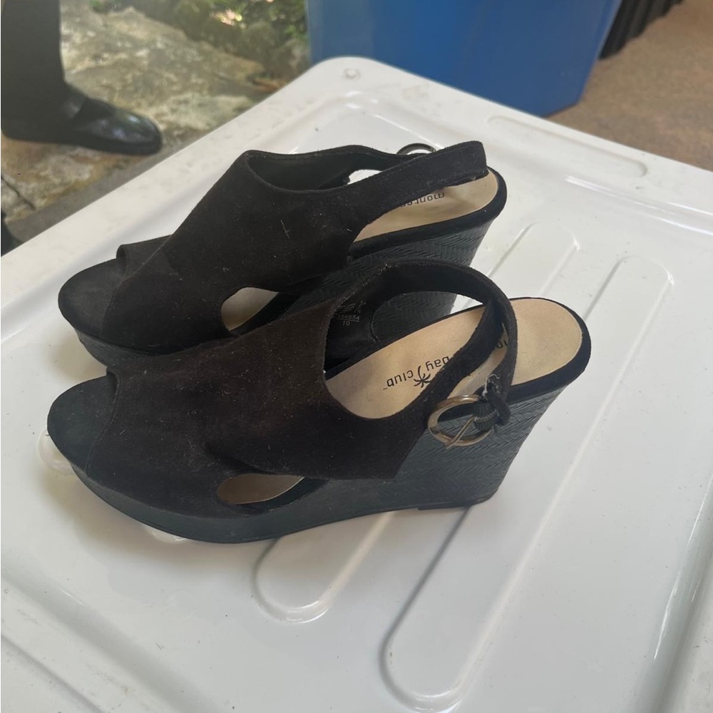 Elegant Black Wedge Sandals